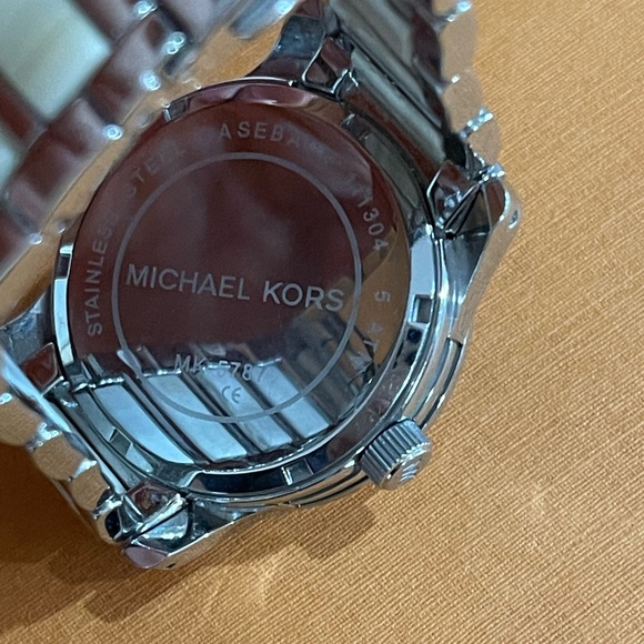 Michael Kors Watch - Picture 5 of 6